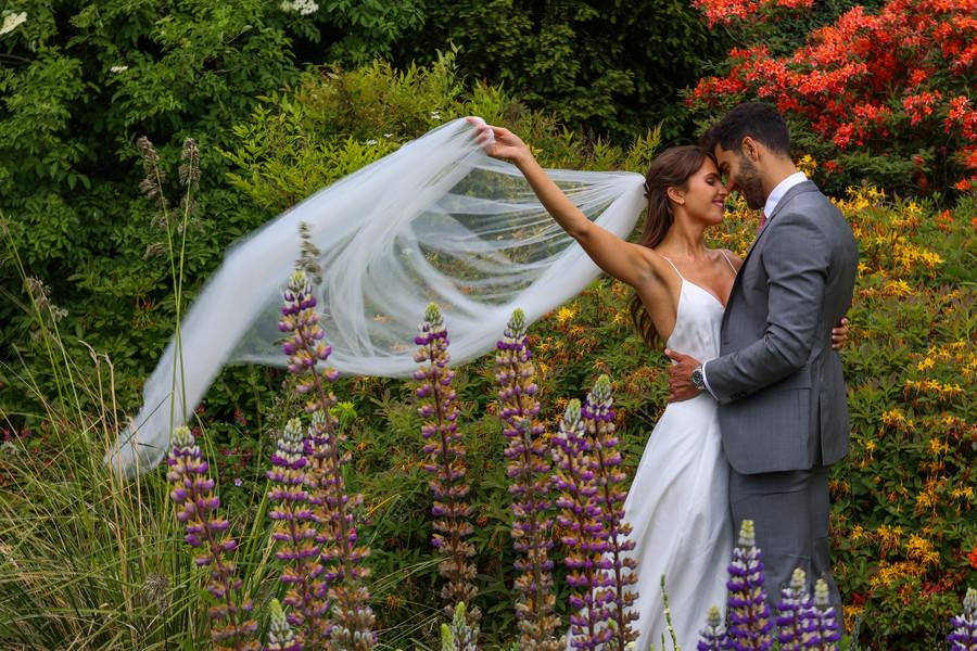 Wedding,couple,veil.dress